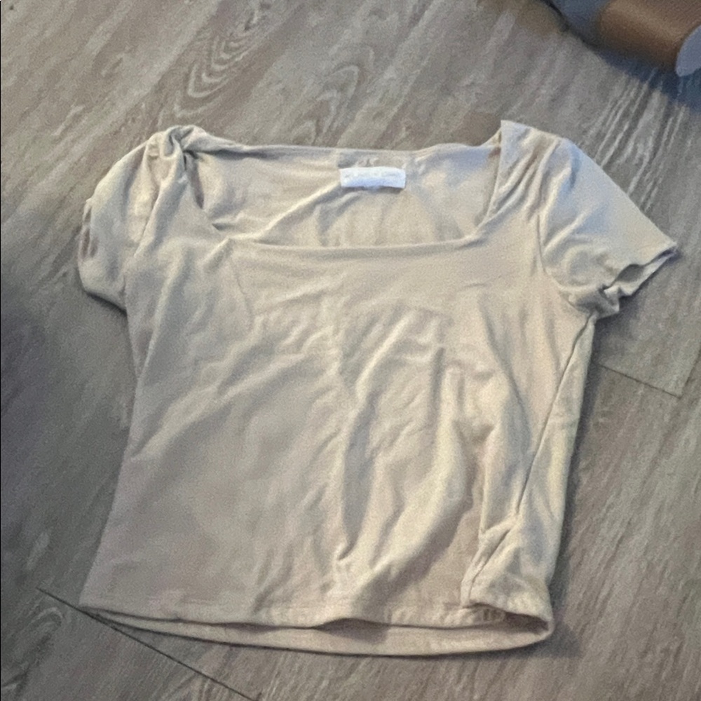 Olive & Oak Square Neck Short Sleeve Top in Taupe